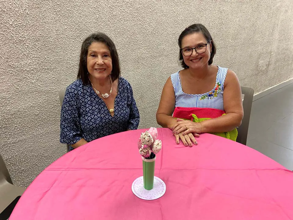 Mulheres reunidas em comemoração ao seu dia