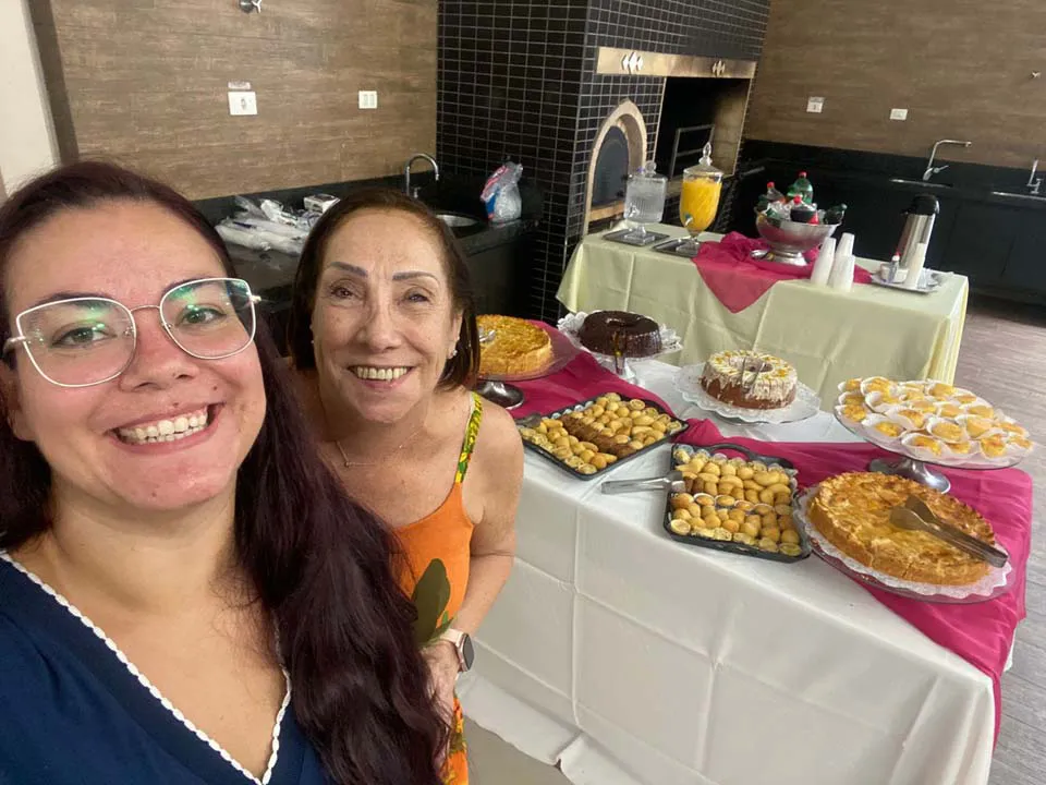 Mulheres reunidas em comemoração ao seu dia