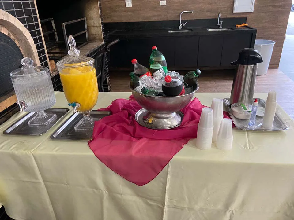 Mulheres reunidas em comemoração ao seu dia