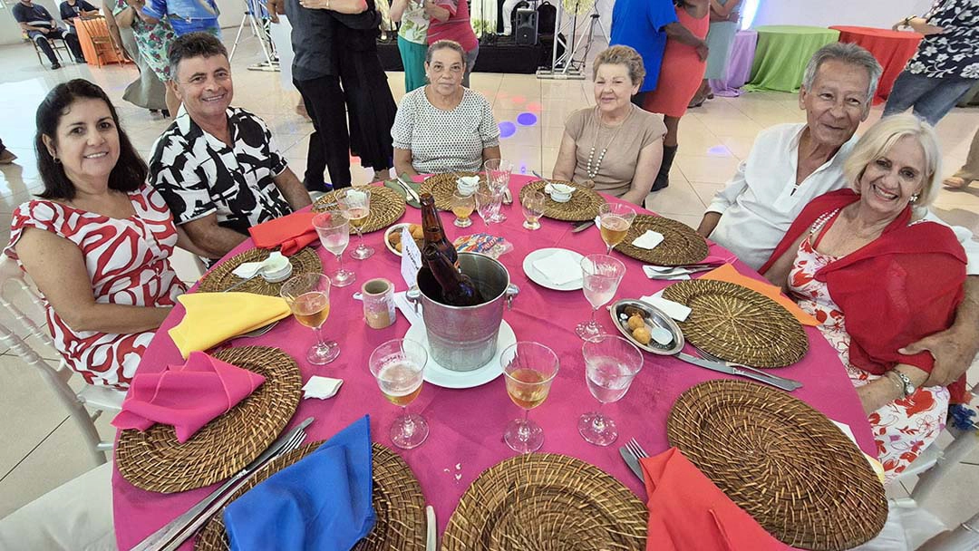 Associados se divertindo na festa