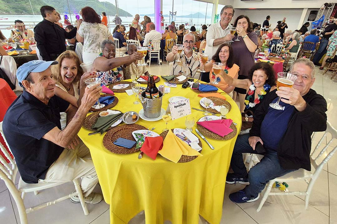 Associados se divertindo na festa