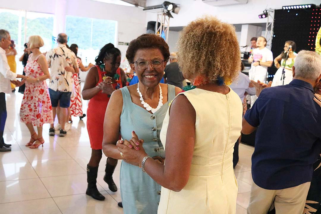 Associados se divertindo na festa