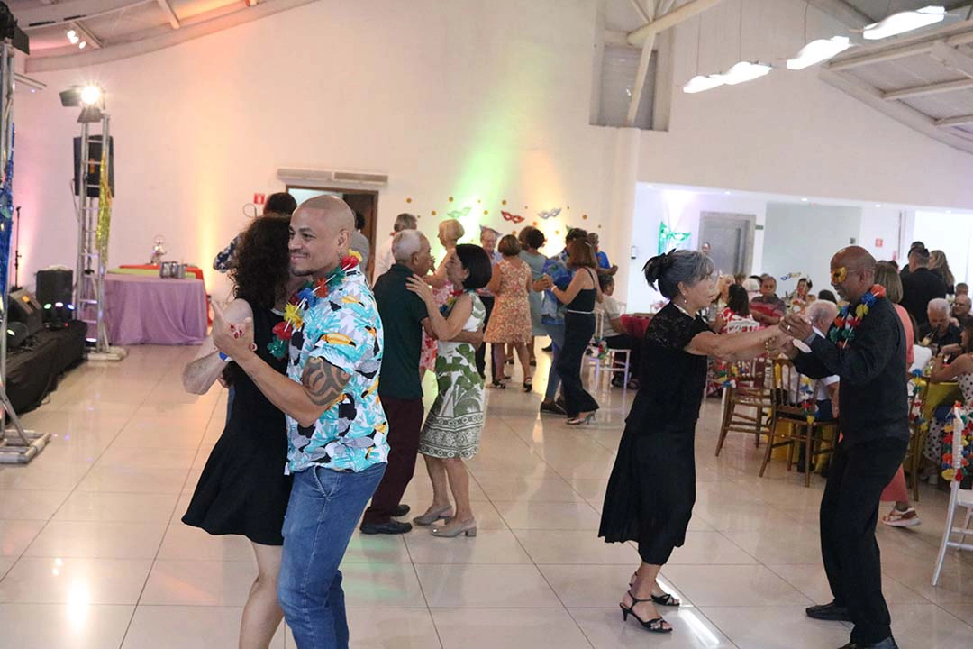 Associados se divertindo na festa
