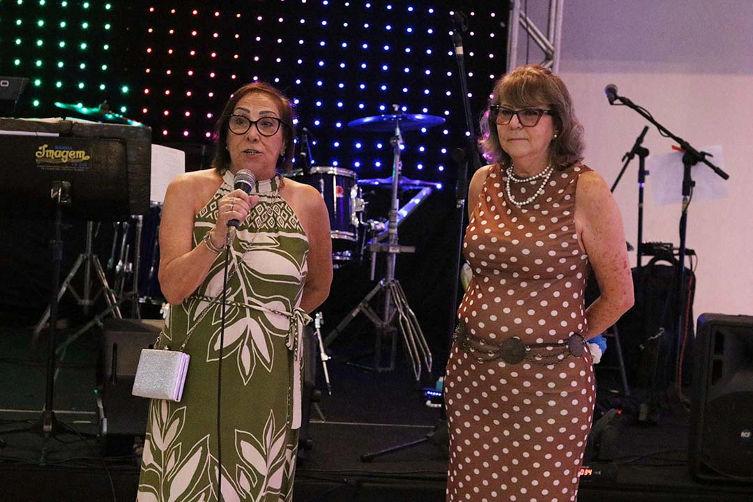 Associados se divertindo na festa