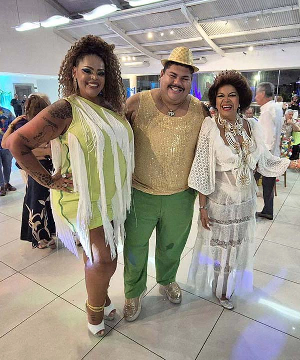 Associados se divertindo na festa