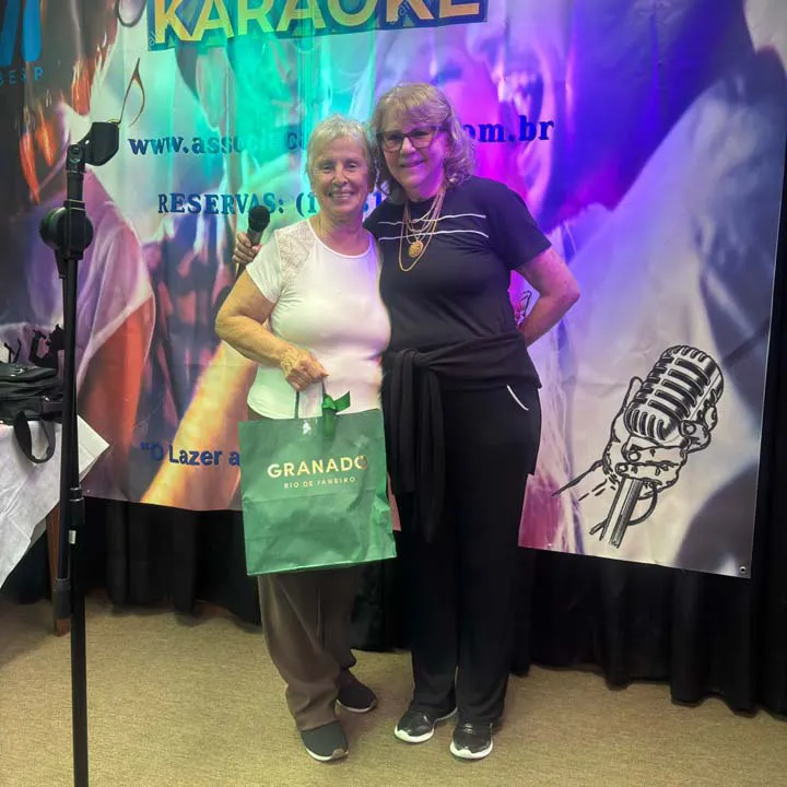 Mulheres reunidas para comemorar o seu dia