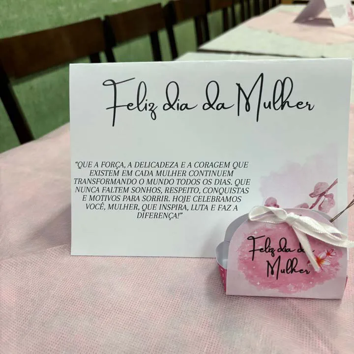 Mulheres reunidas para comemorar o seu dia